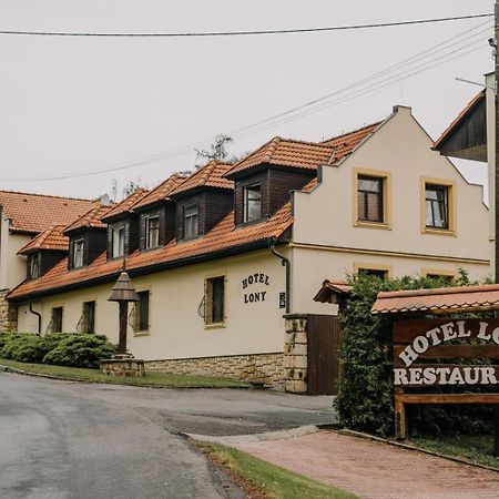 Hotel Lony Mochov Exterior foto